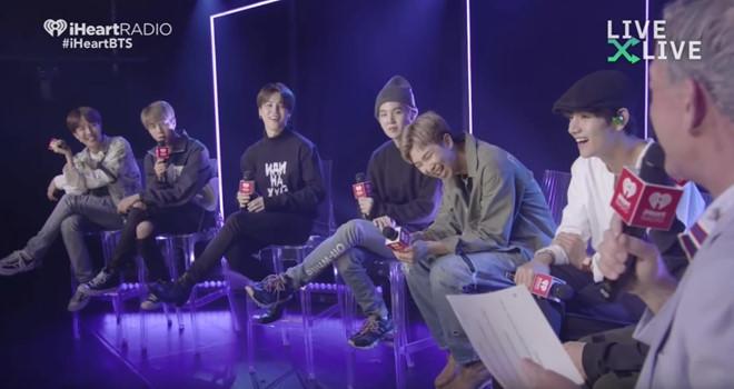Hai thành viên BTS bị chê nhảy kém trên chương trình radio Mỹ-2