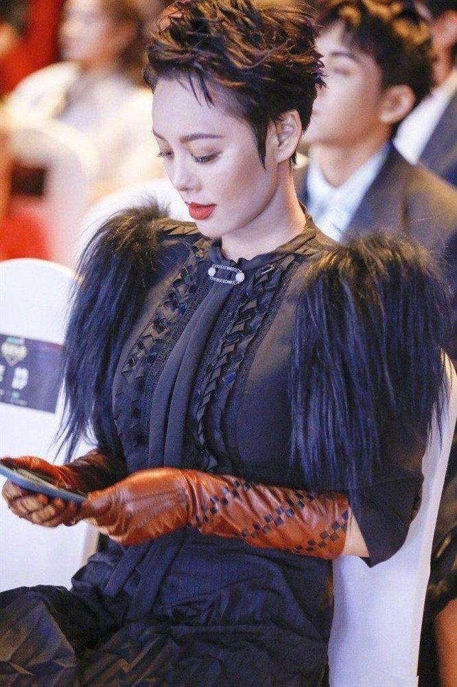 Mỹ nhân Hoa ngữ liều lĩnh để tóc tém: Người được khen lột xác, kẻ bị chê cạn lời-10