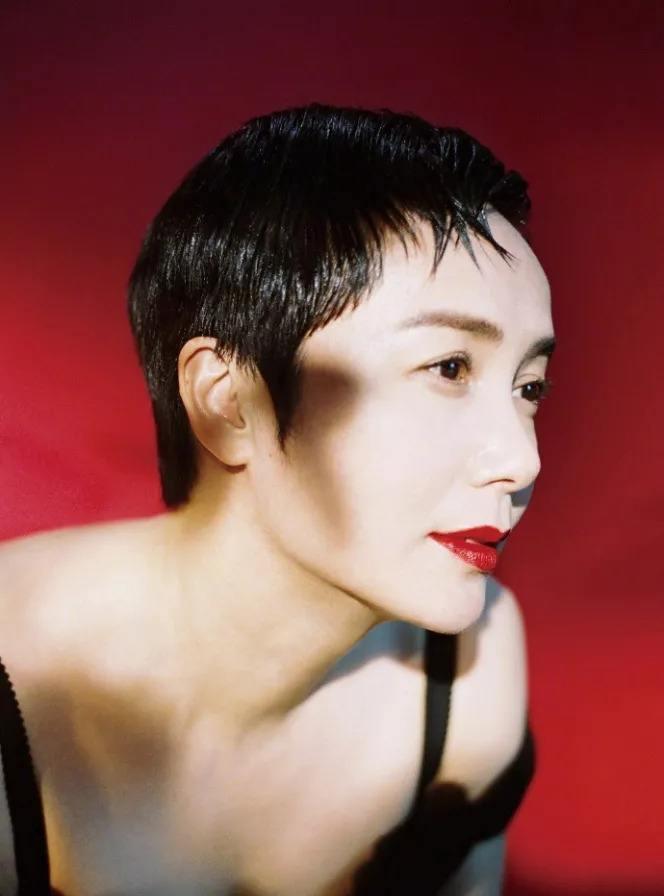 Mỹ nhân Hoa ngữ liều lĩnh để tóc tém: Người được khen lột xác, kẻ bị chê cạn lời-11