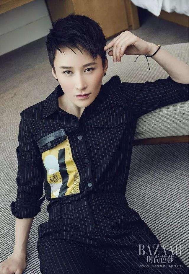 Mỹ nhân Hoa ngữ liều lĩnh để tóc tém: Người được khen lột xác, kẻ bị chê cạn lời-16