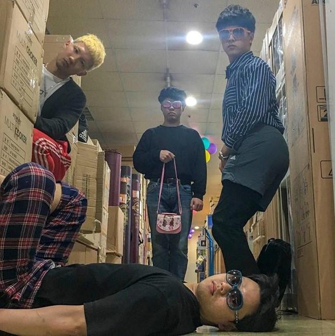 Muốn có ảnh du lịch chất chơi, hãy rủ hội bạn tạo dáng thế này-7