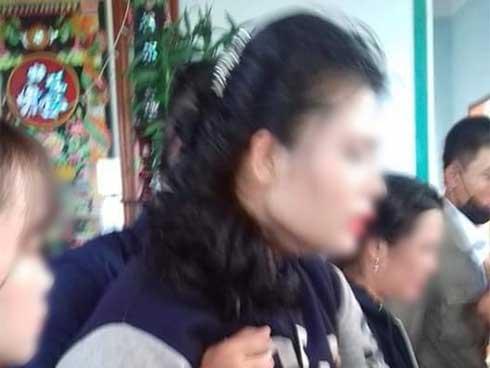 Gần 100 người tìm nạn nhân bị vùi lấp dưới giếng-2