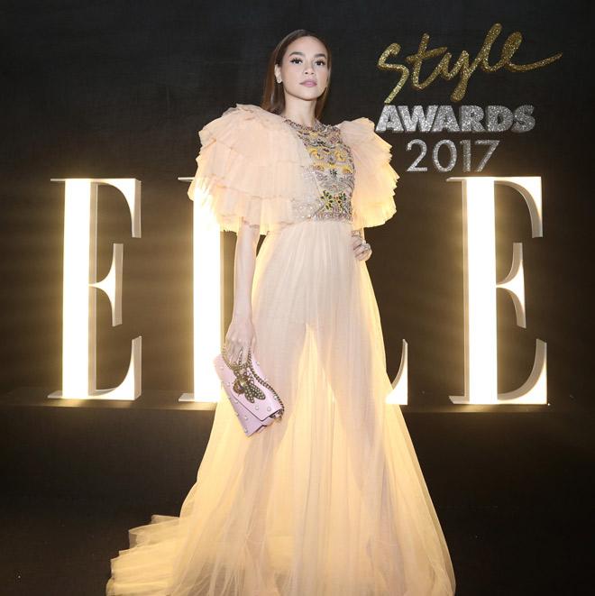 Hiếm lắm mới thấy Hồ Ngọc Hà diện đầm ren xuyên thấu bó sát mà được khen đẹp như tạc, không lỗi phát nào-6