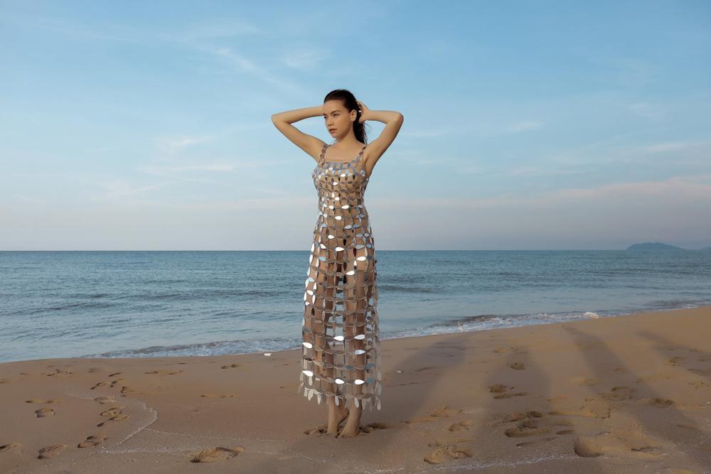 Hiếm lắm mới thấy Hồ Ngọc Hà diện đầm ren xuyên thấu bó sát mà được khen đẹp như tạc, không lỗi phát nào-7