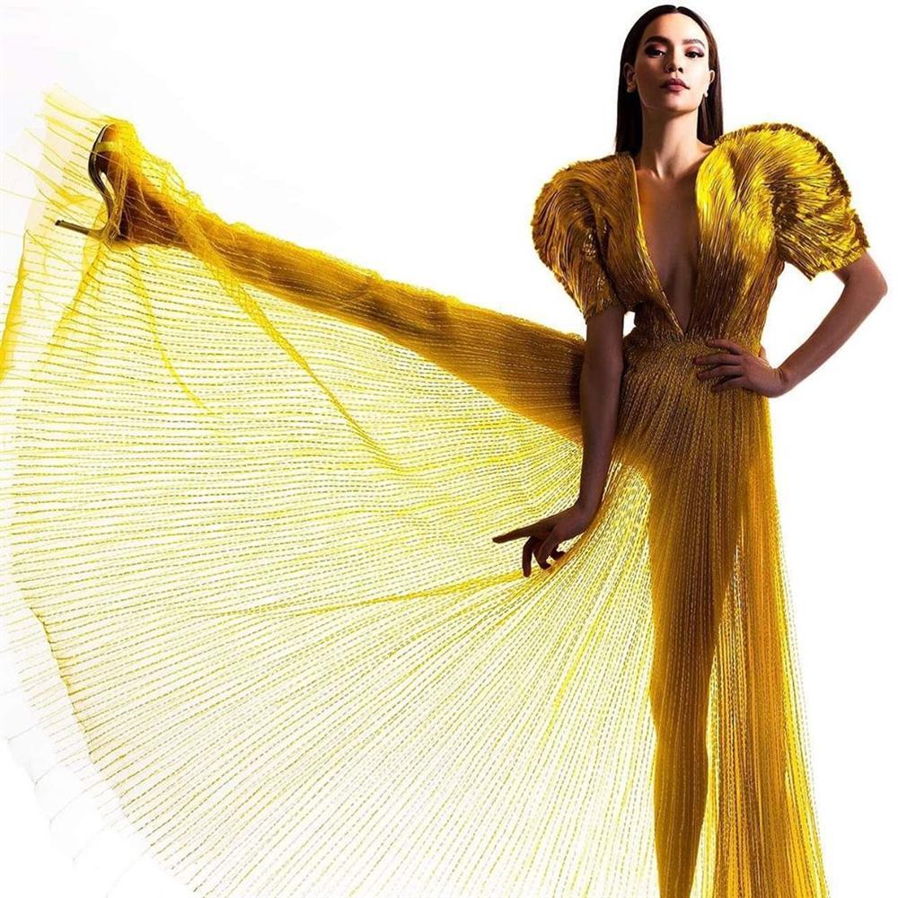 Hiếm lắm mới thấy Hồ Ngọc Hà diện đầm ren xuyên thấu bó sát mà được khen đẹp như tạc, không lỗi phát nào-4