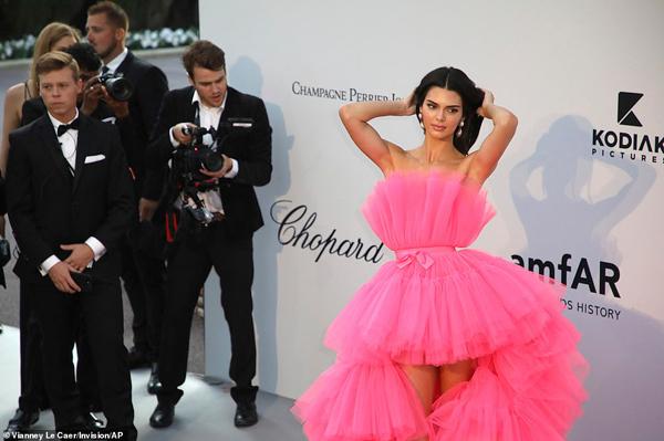 Dàn siêu mẫu thác loạn nhiệt tình trong tiệc thời trang hậu Cannes-1