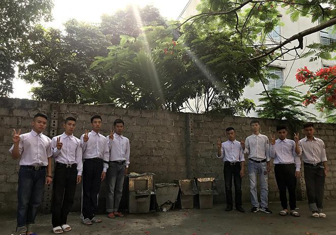 Biểu cảm mặt đơ chụp trăm kiểu như một, bộ ảnh kỷ yếu hài hước của teen Quảng Ninh khiến người xem không share không được-8