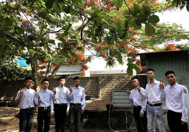 Biểu cảm mặt đơ chụp trăm kiểu như một, bộ ảnh kỷ yếu hài hước của teen Quảng Ninh khiến người xem không share không được-11