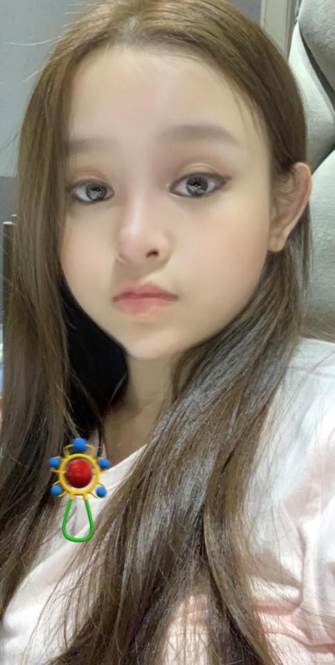 Huyền Baby gây sốt nhờ gương mặt như búp bê nhưng lại khiến người xem sợ hãi với chiếc cằm bị lẹm hẳn một góc-1