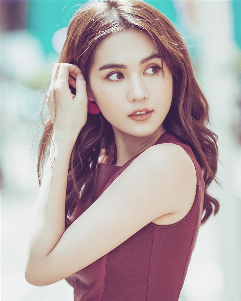 Mặc thiên hạ chê bai váy áo phản cảm, Ngọc Trinh ung dung sắm hàng hiệu và khoe tình yêu ngọt ngào-5