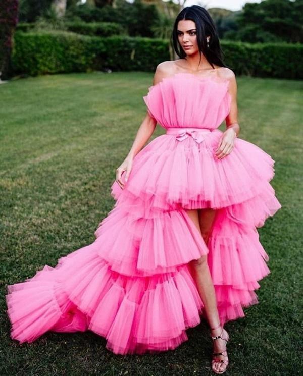 Tóc Tiên đăng ảnh Kendall Jenner mặc trang phục gần giống mình nhưng đã chú thích rõ để không bị nghi mặc đồ nhái-1