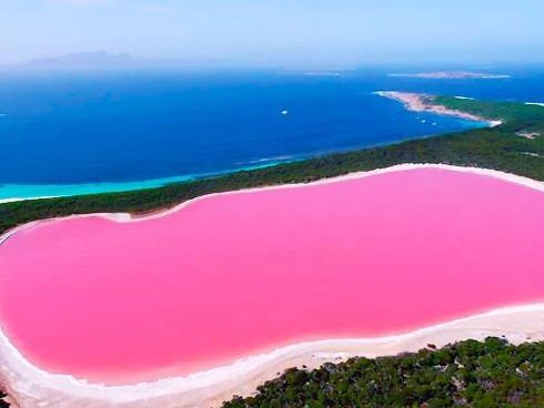 Bí ẩn hồ nước màu hồng giữa quần đảo hoang sơ