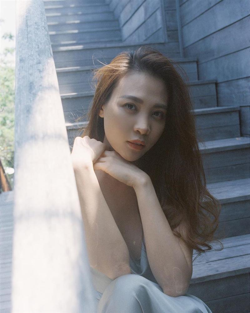 Mỗi khi Cường Đô La - Đàm Thu Trang hân hoan mừng hạnh phúc, Hạ Vi lại bị soi những hành động lạ lùng-7