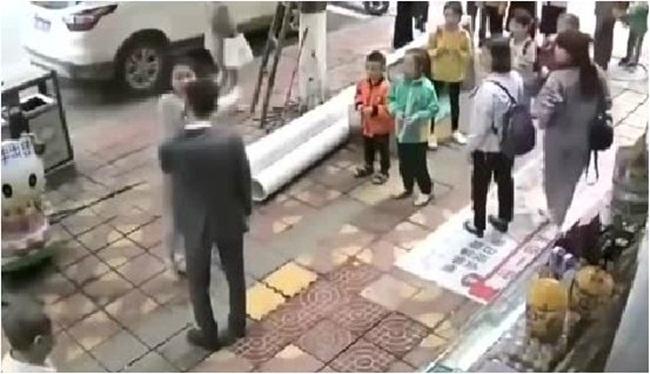 Chàng trai chịu 52 cái tát không trượt phát nào của bạn gái-1