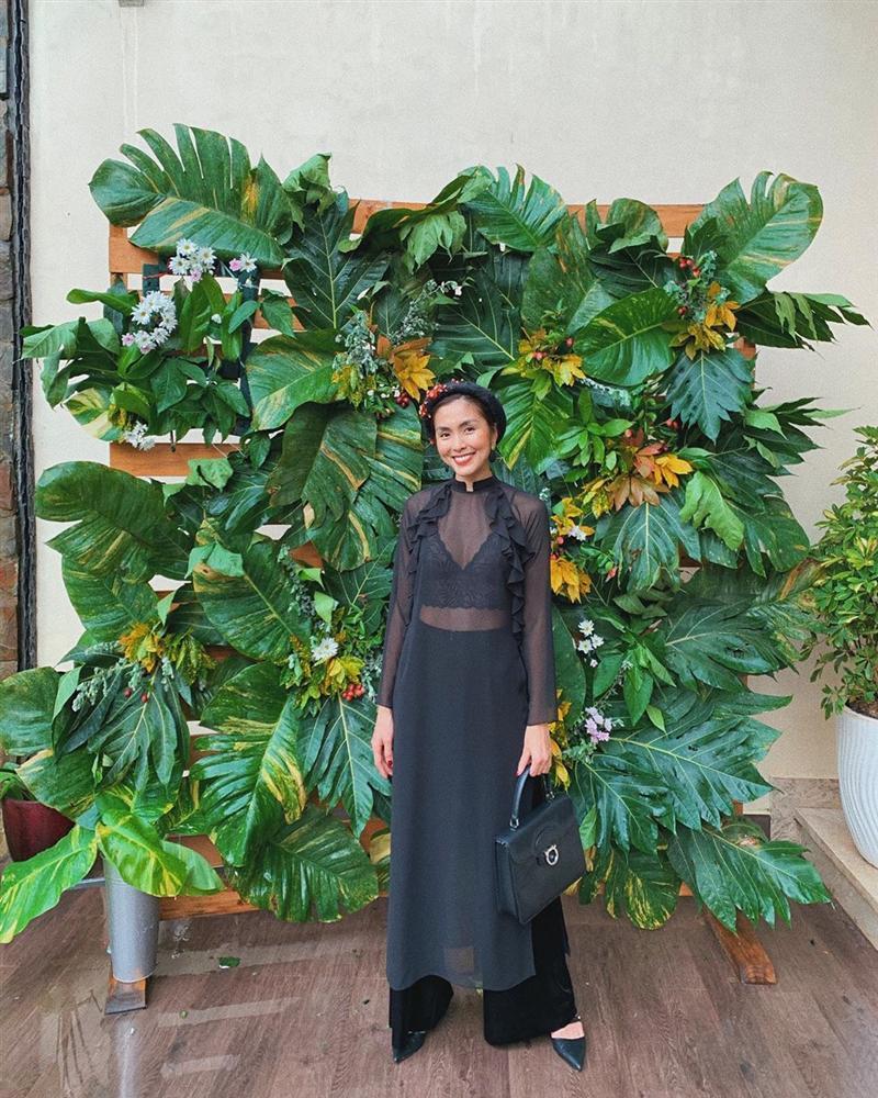 Giữa scandal váy áo phản cảm, Ngọc Trinh ung dung điểm phấn tô son ngạo lại với đời-5