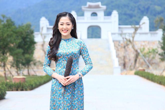 Dân mạng phát sốt với nữ MC thời tiết của truyền hình Quảng Ninh-2