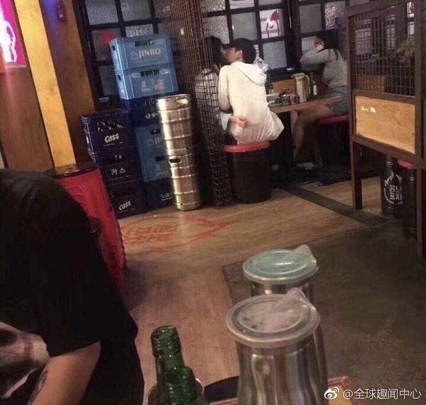 Bạn gái vừa đi vệ sinh, thanh niên vật luôn bạn thân ra khóa môi-1