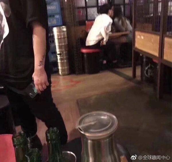 Bạn gái vừa đi vệ sinh, thanh niên vật luôn bạn thân ra khóa môi-3