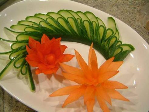 Tuyệt chiêu cắt dưa chuột uốn lượn trang trí đồ ăn đẹp mắt