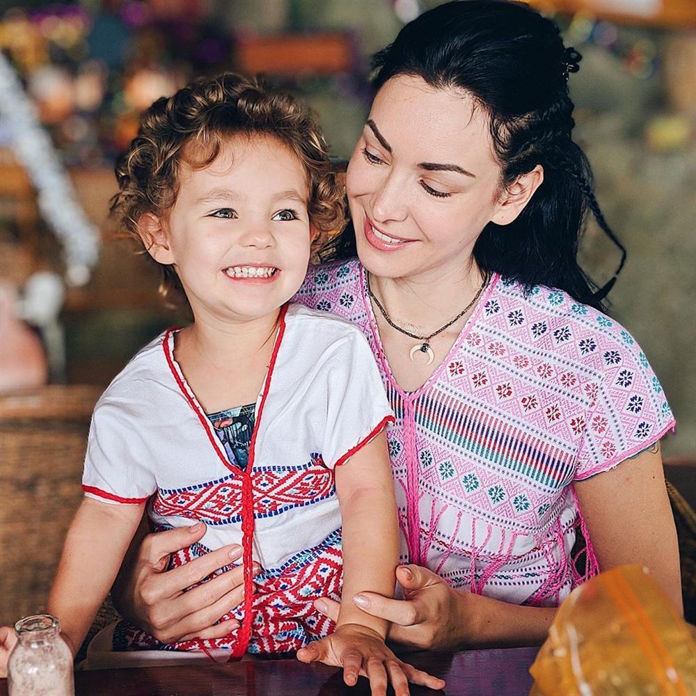 Bản tin Hoa hậu Hoàn vũ 26/5: Cô gái từng bị chê xấu xí nay bất ngờ đẹp hơn cả Phạm Hương-5