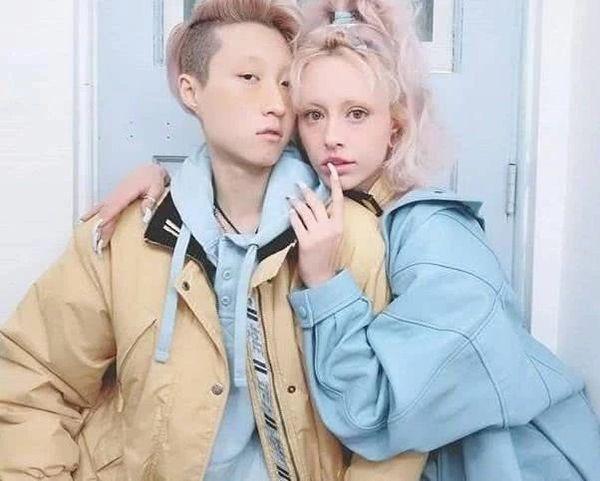 Con gái Thành Long và bà xã xuất hiện tại bệnh viện phụ sản với mong muốn có con?-2