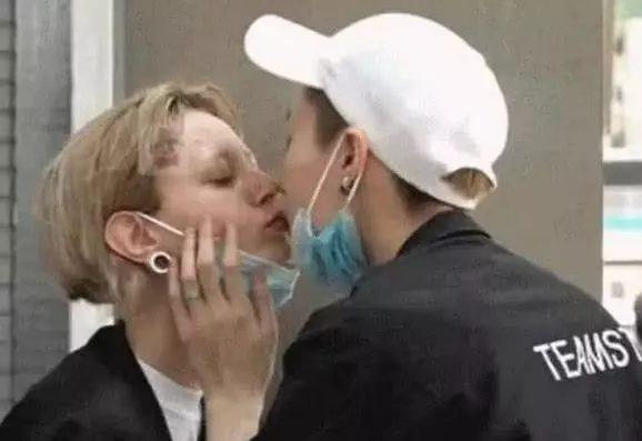 Con gái Thành Long và bà xã xuất hiện tại bệnh viện phụ sản với mong muốn có con?-4