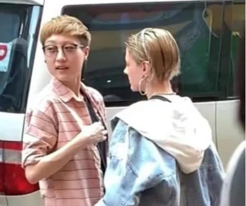 Con gái Thành Long và bà xã xuất hiện tại bệnh viện phụ sản với mong muốn có con?-5