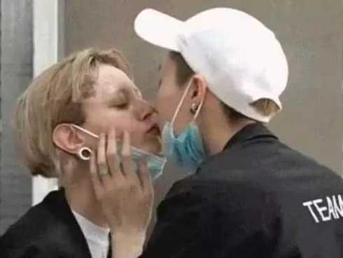 Con gái Thành Long và bạn đời đồng tính rạn nứt tình cảm-3