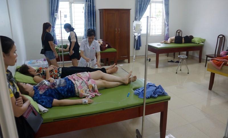 Hơn 50 du khách nhập viện sau khi ăn hải sản ở Thanh Hóa-2