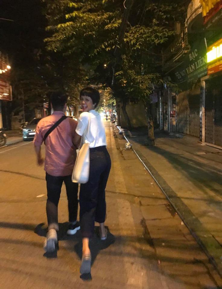 Lộ mặt người tình trẻ tuổi giấu kín bấy lâu nay của Hoa hậu HHen Niê?-3