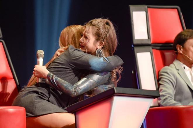 Hot girl The Voice nhất quyết không ra sân khấu vì MC đọc thiếu tên-1