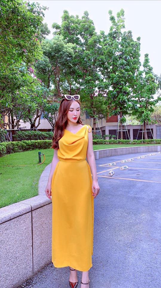 Quay lưng với khán giả hướng dẫn tập luyện, bạn gái Đặng Văn Lâm vẫn đốt mắt người nhìn khi sở hữu 3 vòng nóng bỏng-2