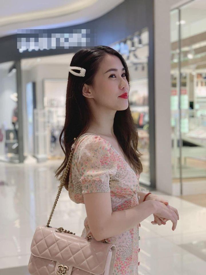 Quay lưng với khán giả hướng dẫn tập luyện, bạn gái Đặng Văn Lâm vẫn đốt mắt người nhìn khi sở hữu 3 vòng nóng bỏng-9