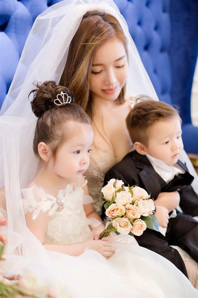 Dàn mỹ nhân Việt từ khoe thân táo bạo bỗng trở nên kín đáo ngoan hiền: Bất ngờ nhất vẫn là Angela Phương Trinh-8