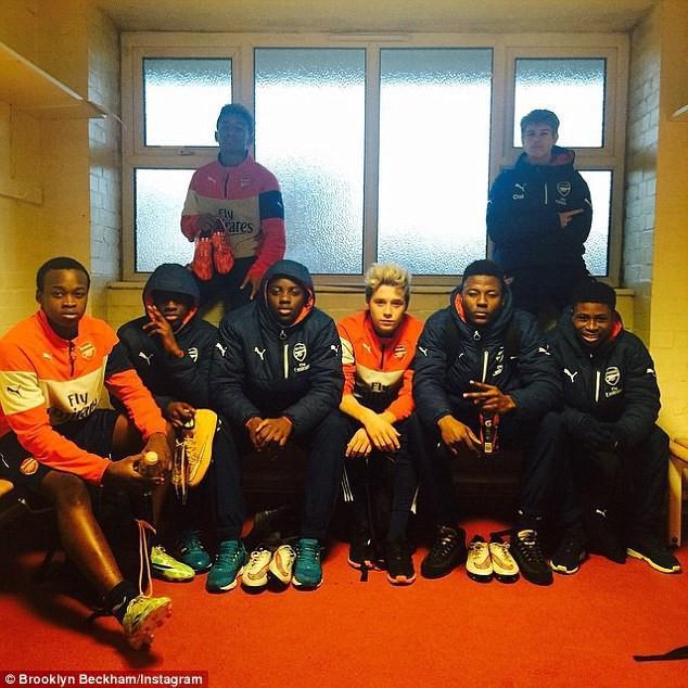 Con trai Beckham bỏ học, kém tài và chìm đắm trong yêu đương-2