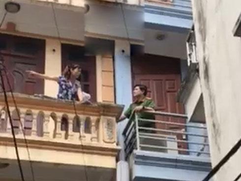 Thót tim tình huống Trưởng CAQ Bắc Từ Liêm kịp ngăn chặn người phụ nữ doạ phóng hoả-1