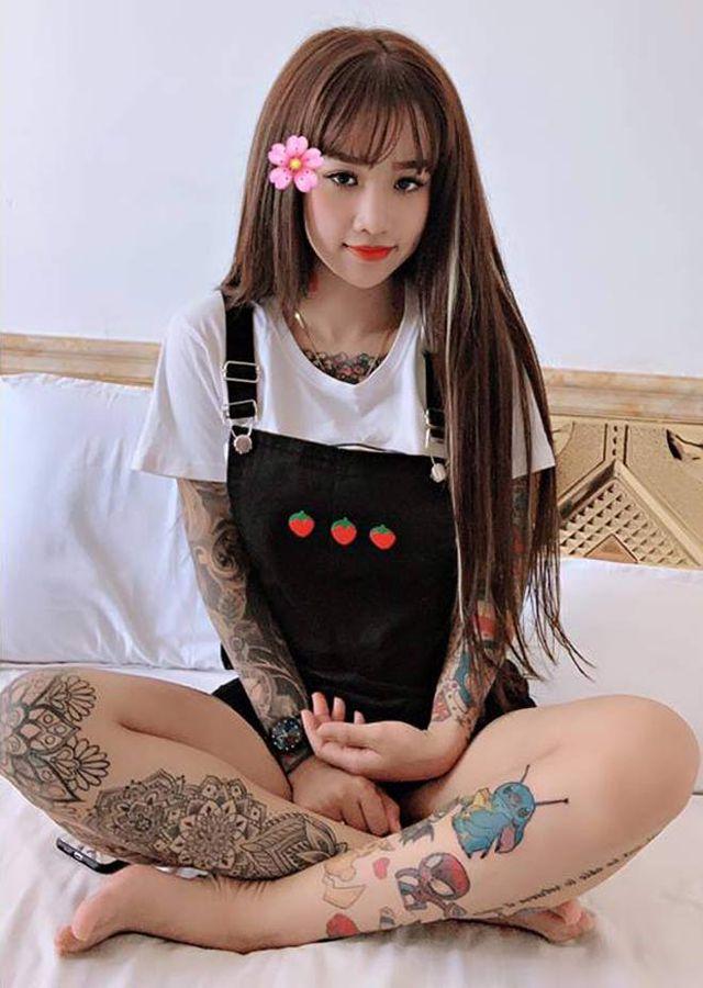 Cô gái xinh đẹp An Giang 19 tuổi kể chuyện xăm kín ngực, 14 hình ở chân-7