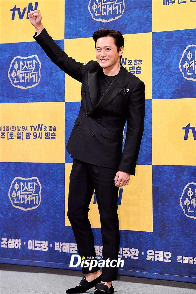 Vừa dập tin đồn ly hôn, Song Joong Ki đã lại tay trong tay với Jang Dong Gun khiến ai nấy giật mình-12