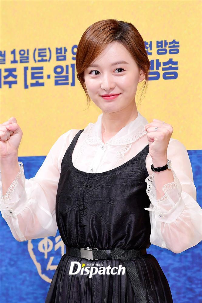 Vừa dập tin đồn ly hôn, Song Joong Ki đã lại tay trong tay với Jang Dong Gun khiến ai nấy giật mình-17