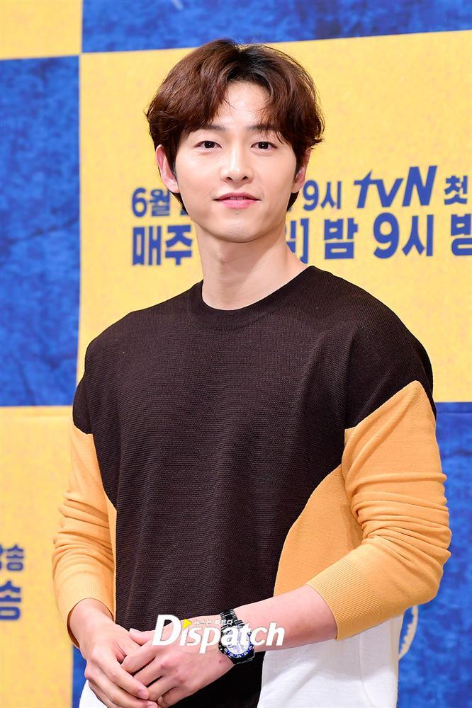 Vừa dập tin đồn ly hôn, Song Joong Ki đã lại tay trong tay với Jang Dong Gun khiến ai nấy giật mình-7