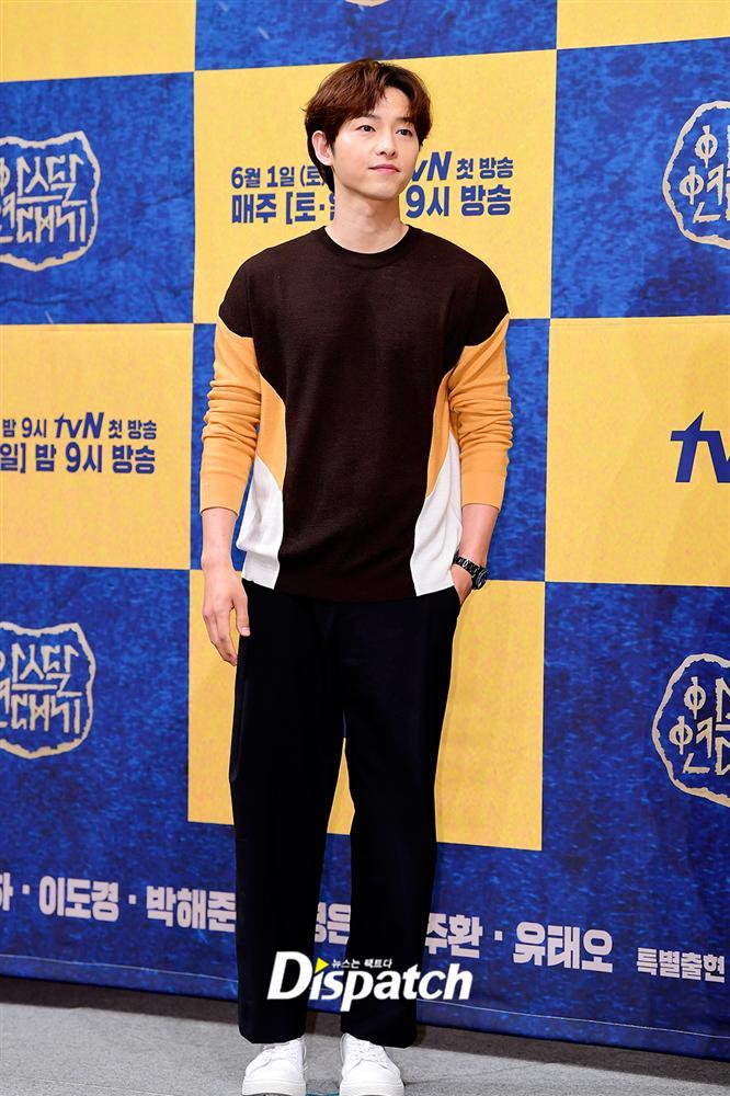 Vừa dập tin đồn ly hôn, Song Joong Ki đã lại tay trong tay với Jang Dong Gun khiến ai nấy giật mình-8