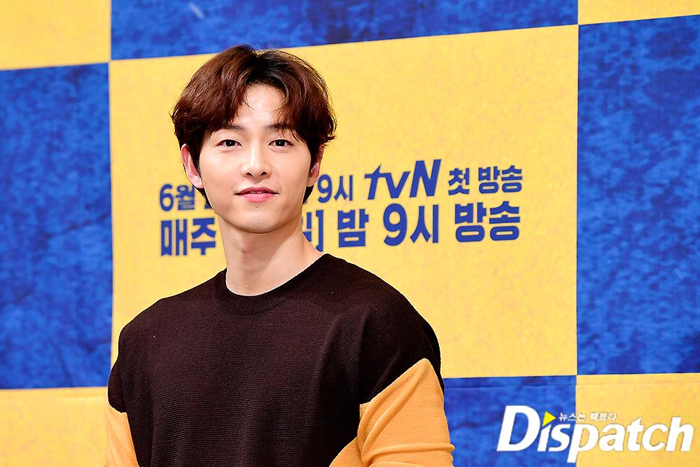 Vừa dập tin đồn ly hôn, Song Joong Ki đã lại tay trong tay với Jang Dong Gun khiến ai nấy giật mình-9