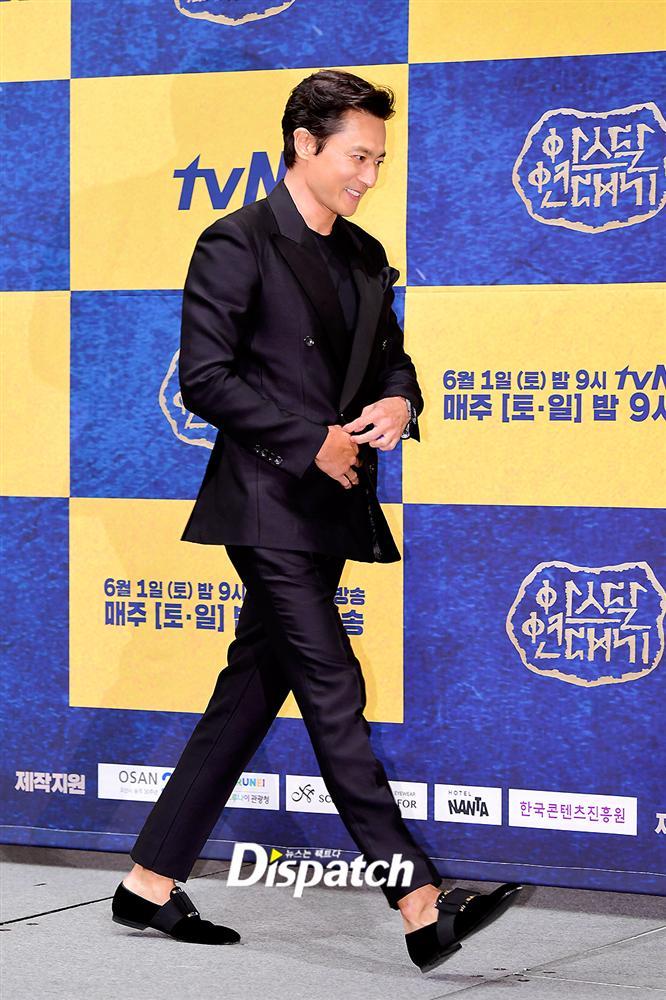 Vừa dập tin đồn ly hôn, Song Joong Ki đã lại tay trong tay với Jang Dong Gun khiến ai nấy giật mình-11