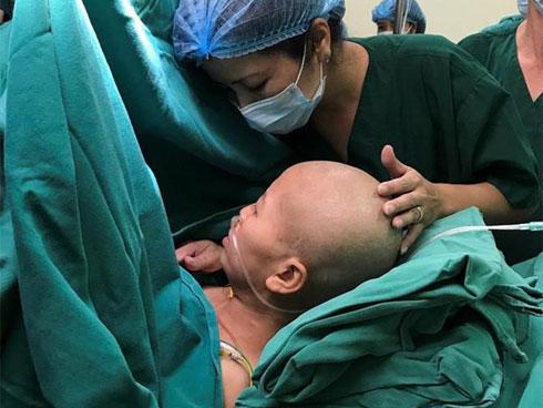 Người mẹ mắc ung thư nguy kịch, chưa được nhìn thấy con