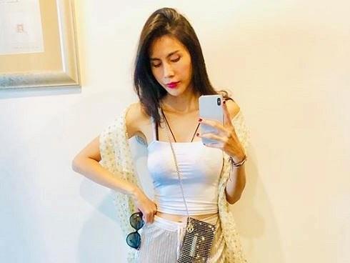 Chào hè muộn nhưng Thủy Tiên vẫn kịp tiếp lửa cho đường đua sexy với ảnh bikini nuột nà-11