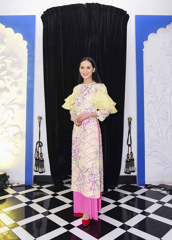 Biểu tượng thời trang Hà Tăng bất ngờ bị chê mặc xấu, già chát - Phượng Chanel lên đồ như cái bang-2