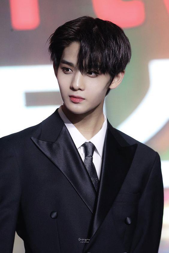 Top 5 tiểu nam thần sinh năm 2000 đang nhăm nhe vượt mặt tiền bối BTS, EXO bởi ngoại hình siêu thực đỉnh cao-1