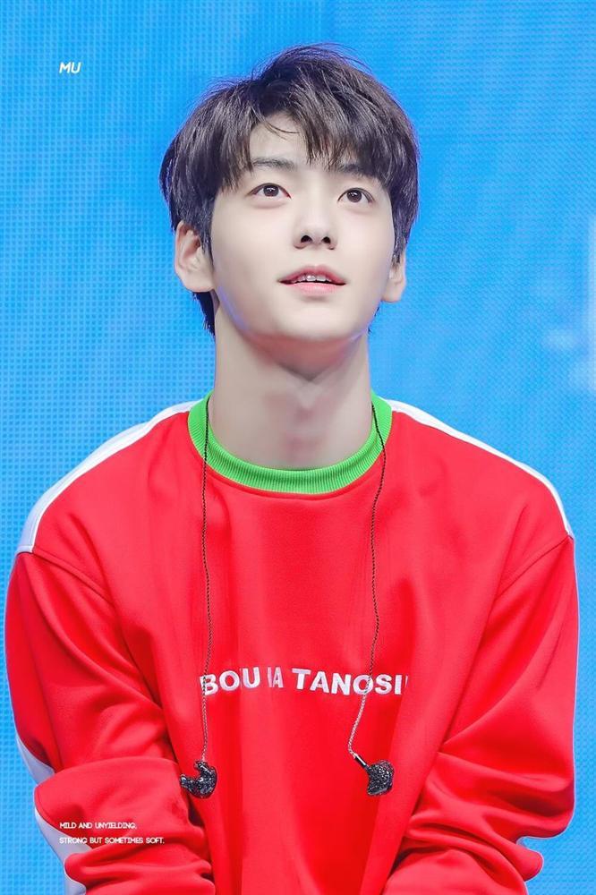 Top 5 tiểu nam thần sinh năm 2000 đang nhăm nhe vượt mặt tiền bối BTS, EXO bởi ngoại hình siêu thực đỉnh cao-10