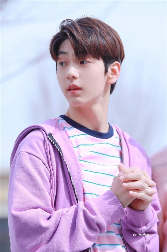 Top 5 tiểu nam thần sinh năm 2000 đang nhăm nhe vượt mặt tiền bối BTS, EXO bởi ngoại hình siêu thực đỉnh cao-9