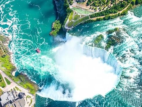 Trải nghiệm đi bộ nửa cây số trên cầu kính dài nhất thế giới-1